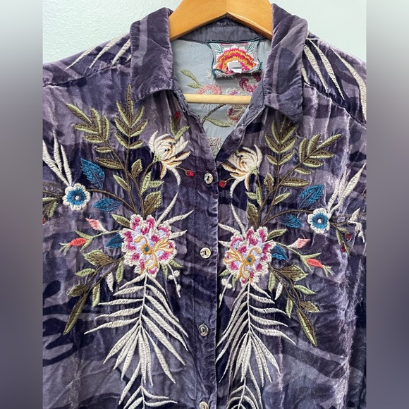 Johnny Was Velvet Embroidered Top Blouse size Small - Picture 2 of 7
